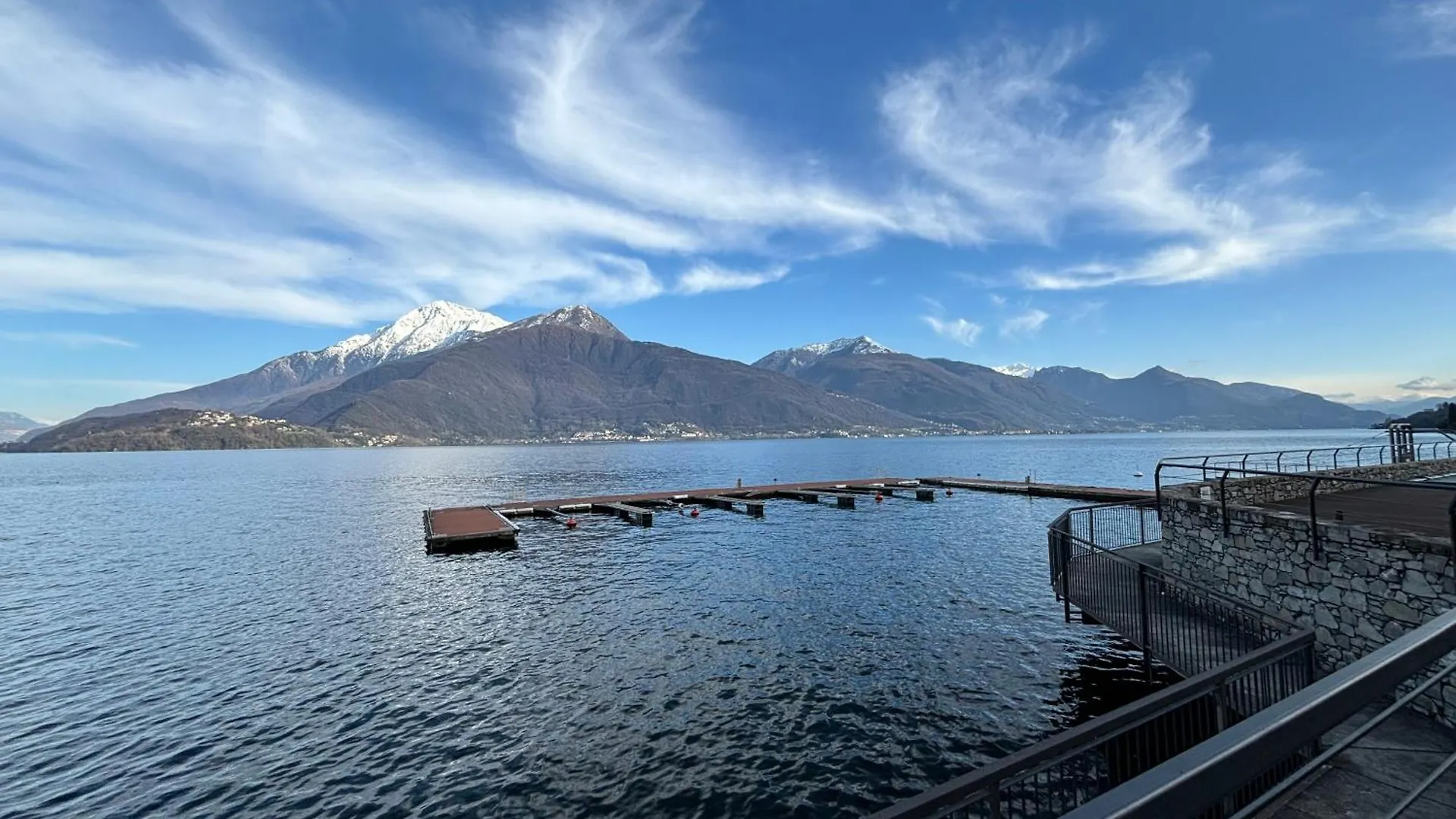 Sunrise On The Lake - Larihome A59 ムッソ 0*,  イタリア